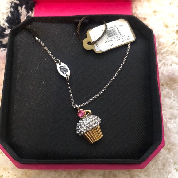 🆕 NIB Juicy Couture cupcake necklace - Picture 2 of 3